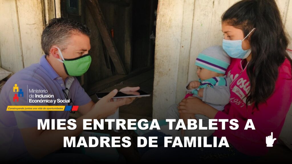 MIES entrega tablets a madres de familia